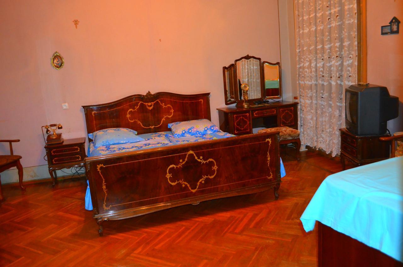 Guest House On Tamar Mepe Street 19 Kʼutʼaisi Exterior foto